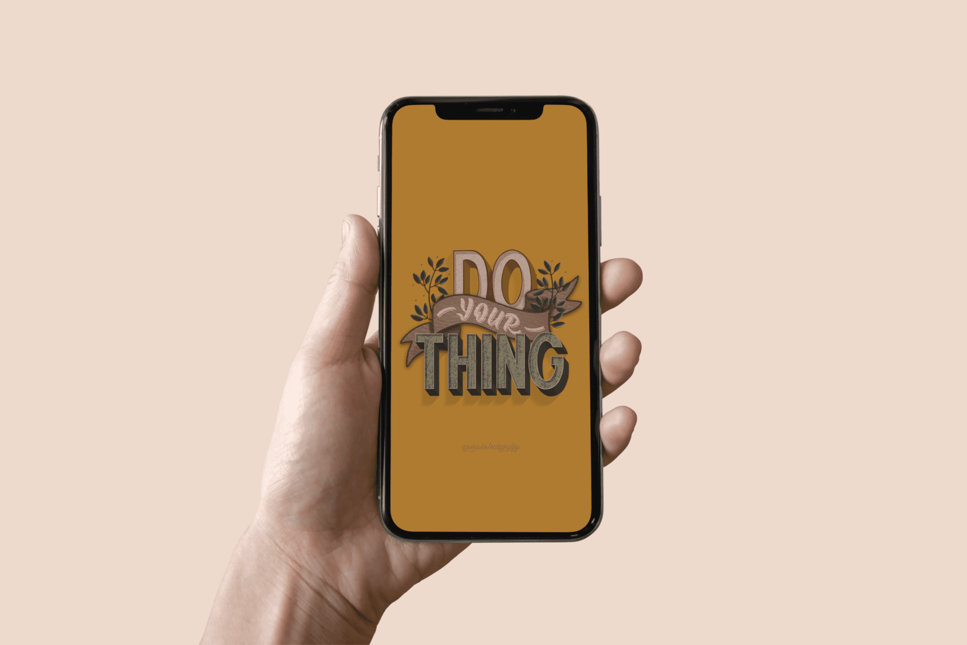 Imagem de um celular com a frase Do your thing em Hand lettering com folhagem e banner